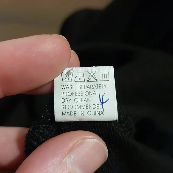 Gothic Black Off the Shoulder Long Sleeve Eyelet Crop Top size small - Picture 4 of 4